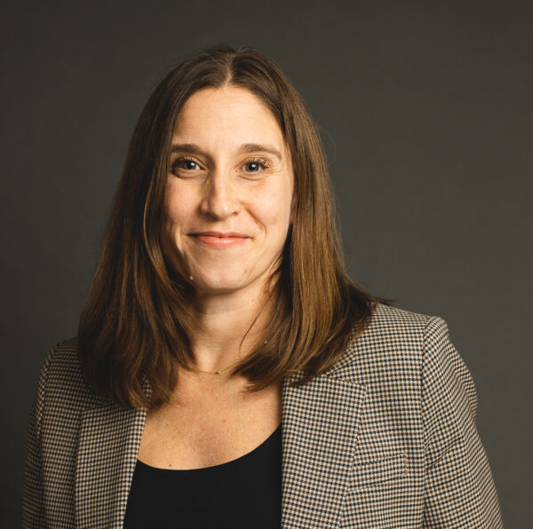 Robyn Campbell headshot