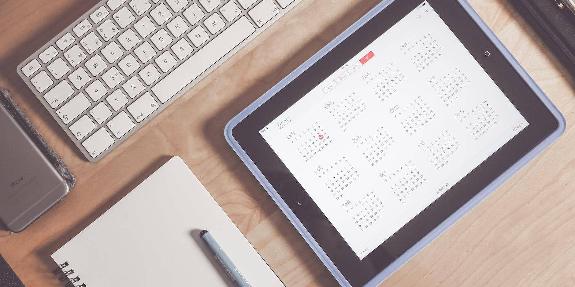 grey apple keyboard and grey ipad